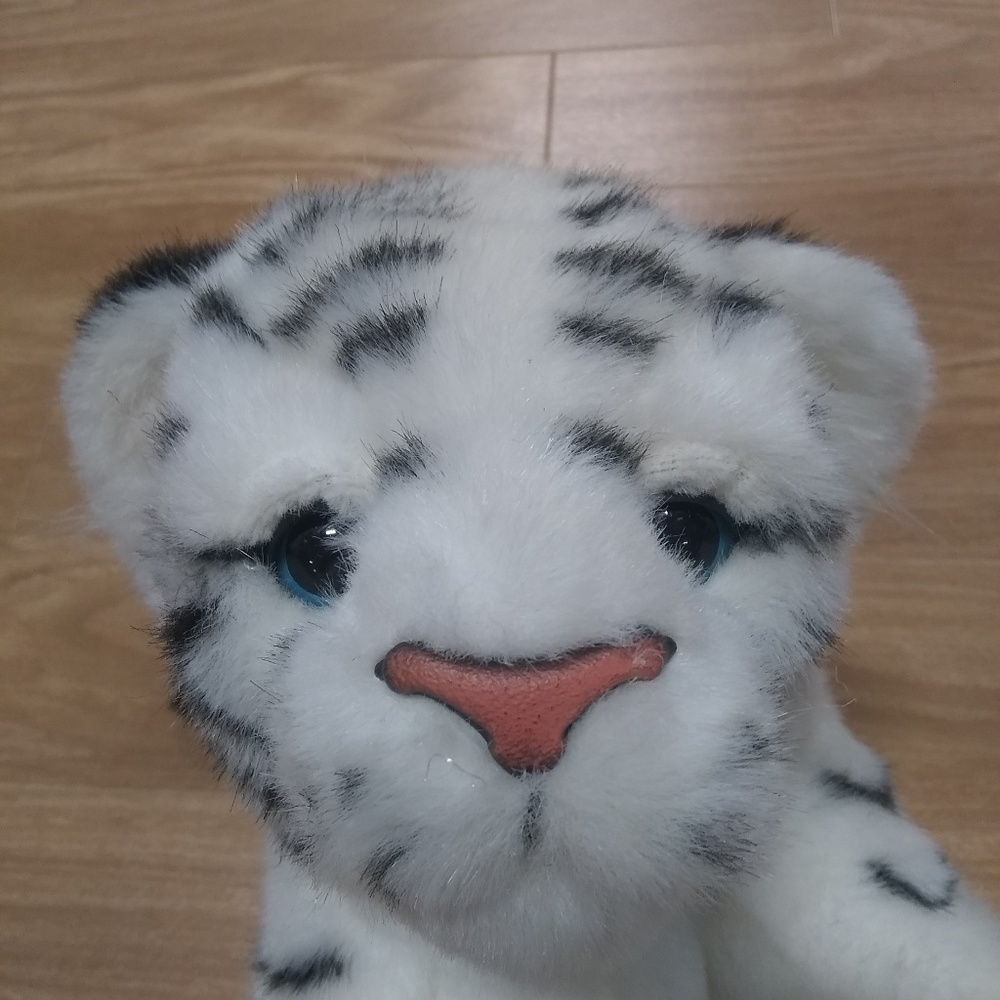 Furreal white tiger beautiful